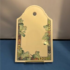 Villeroy and Boch Pasadena breakfast board, featuring ivy leaves and a boarder.